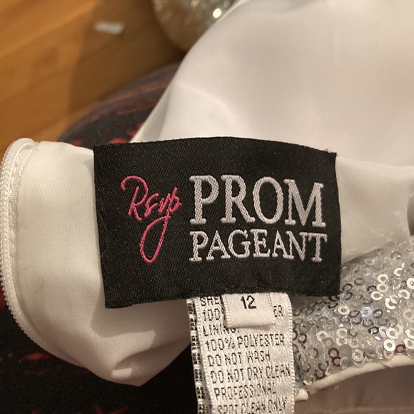 Silver/Gold gown. Size 12 - Picture 4 of 4